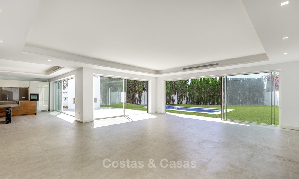 Moderne kant-en-klare luxe villa te koop, nabij het strand van Oost Marbella 17628