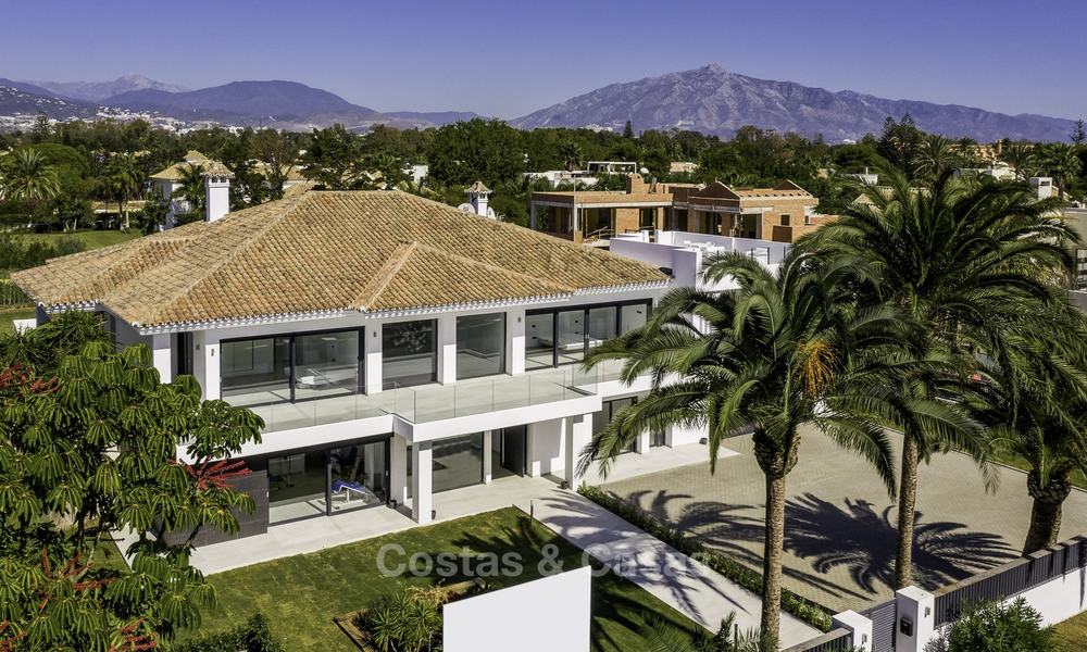 Fonkelnieuwe super-moderne luxe villa te koop, in een chique strandwijk op de grens van Marbella - Estepona 17642