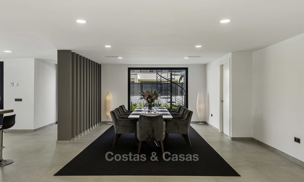 Fonkelnieuwe super-moderne luxe villa te koop, in een chique strandwijk op de grens van Marbella - Estepona 17654