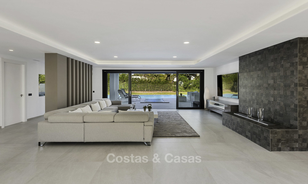 Fonkelnieuwe super-moderne luxe villa te koop, in een chique strandwijk op de grens van Marbella - Estepona 17657
