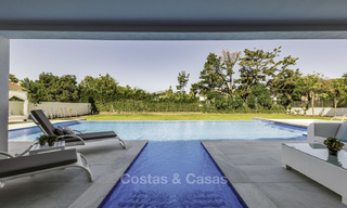 Fonkelnieuwe super-moderne luxe villa te koop, in een chique strandwijk op de grens van Marbella - Estepona 17659 