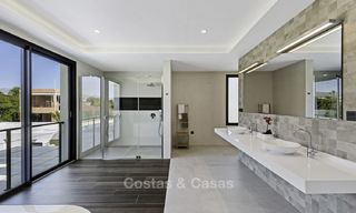 Fonkelnieuwe super-moderne luxe villa te koop, in een chique strandwijk op de grens van Marbella - Estepona 17666 