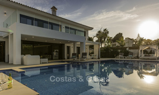 Fonkelnieuwe super-moderne luxe villa te koop, in een chique strandwijk op de grens van Marbella - Estepona 17673 