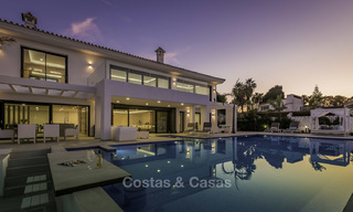 Fonkelnieuwe super-moderne luxe villa te koop, in een chique strandwijk op de grens van Marbella - Estepona 17676 