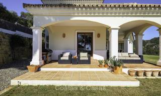 Charmante villa in Andalusische stijl in een spectaculair natuurlijk kader te koop in Benahavis - Marbella 18042 