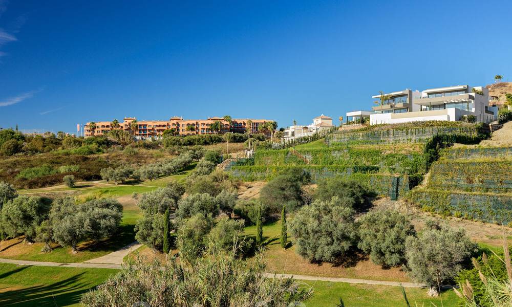 Spectaculaire eigentijdse luxe villa te koop, met prachtig zeezicht en een eerstelijns frontlinie golf positie in Benahavis - Marbella 36647