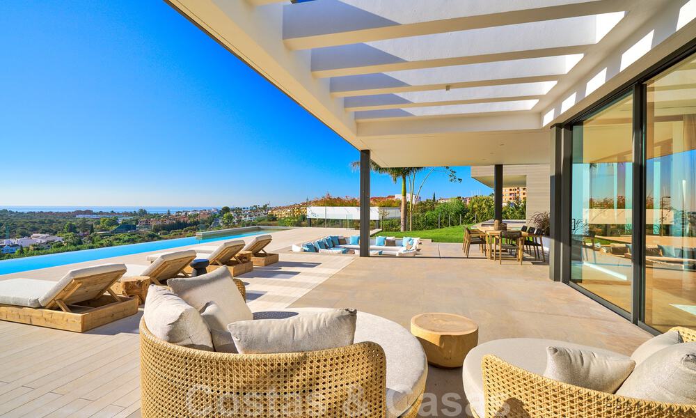 Spectaculaire eigentijdse luxe villa te koop, met prachtig zeezicht en een eerstelijns frontlinie golf positie in Benahavis - Marbella 36663