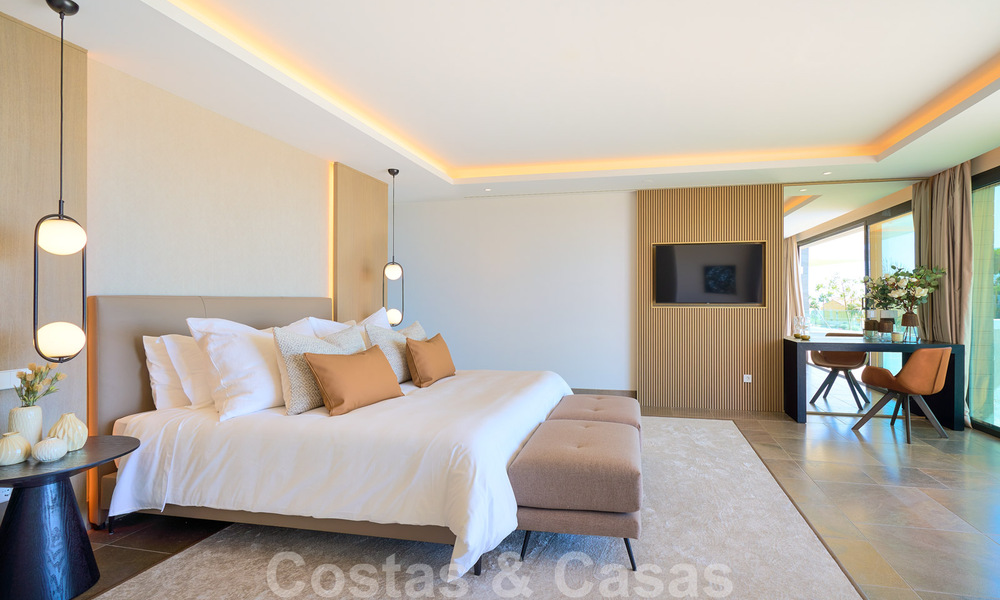 Spectaculaire eigentijdse luxe villa te koop, met prachtig zeezicht en een eerstelijns frontlinie golf positie in Benahavis - Marbella 36670