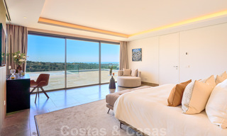 Spectaculaire eigentijdse luxe villa te koop, met prachtig zeezicht en een eerstelijns frontlinie golf positie in Benahavis - Marbella 36675 