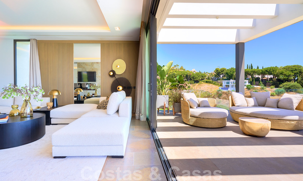 Spectaculaire eigentijdse luxe villa te koop, met prachtig zeezicht en een eerstelijns frontlinie golf positie in Benahavis - Marbella 36676