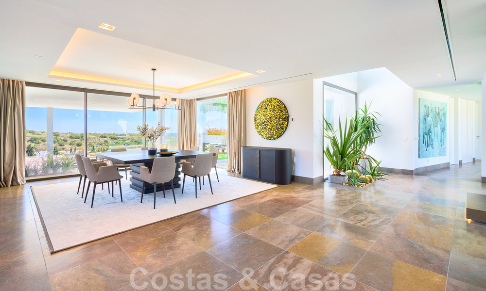 Spectaculaire eigentijdse luxe villa te koop, met prachtig zeezicht en een eerstelijns frontlinie golf positie in Benahavis - Marbella 36678