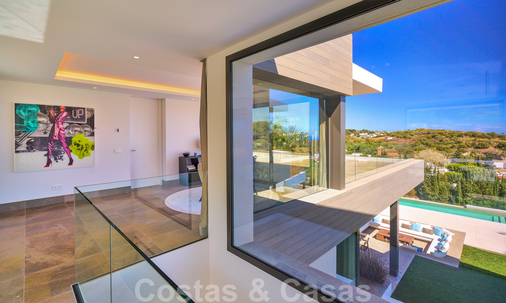 Spectaculaire eigentijdse luxe villa te koop, met prachtig zeezicht en een eerstelijns frontlinie golf positie in Benahavis - Marbella 36706