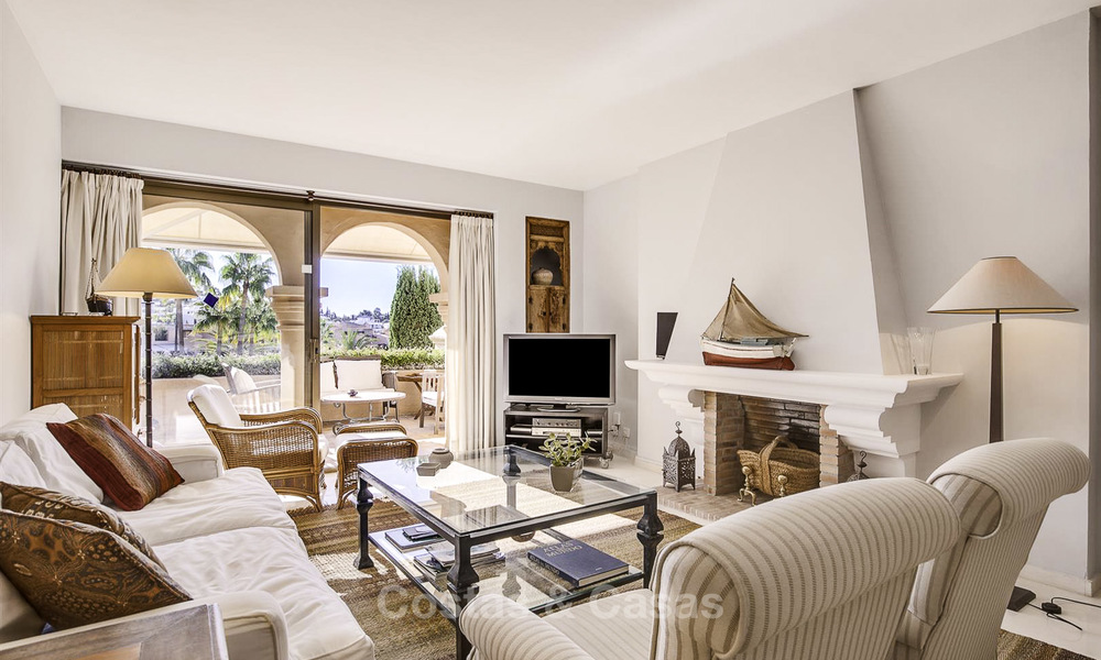 Helder en ruim penthouse appartement te koop in een rustige urbanisatie naast een golfbaan, Marbella - Estepona 18156
