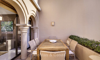 Helder en ruim penthouse appartement te koop in een rustige urbanisatie naast een golfbaan, Marbella - Estepona 18158 