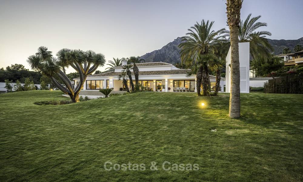 Majestueuze en zeer ruime super-de-luxe villa met prachtige tuinen te koop in Sierra Blanca, Marbella 18259