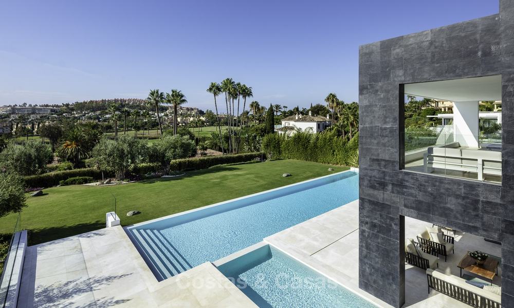 Uitzonderlijke, zeer ruime eigentijdse luxe villa te koop in het hart van de Golf Vallei van Nueva Andalucia, Marbella 18297