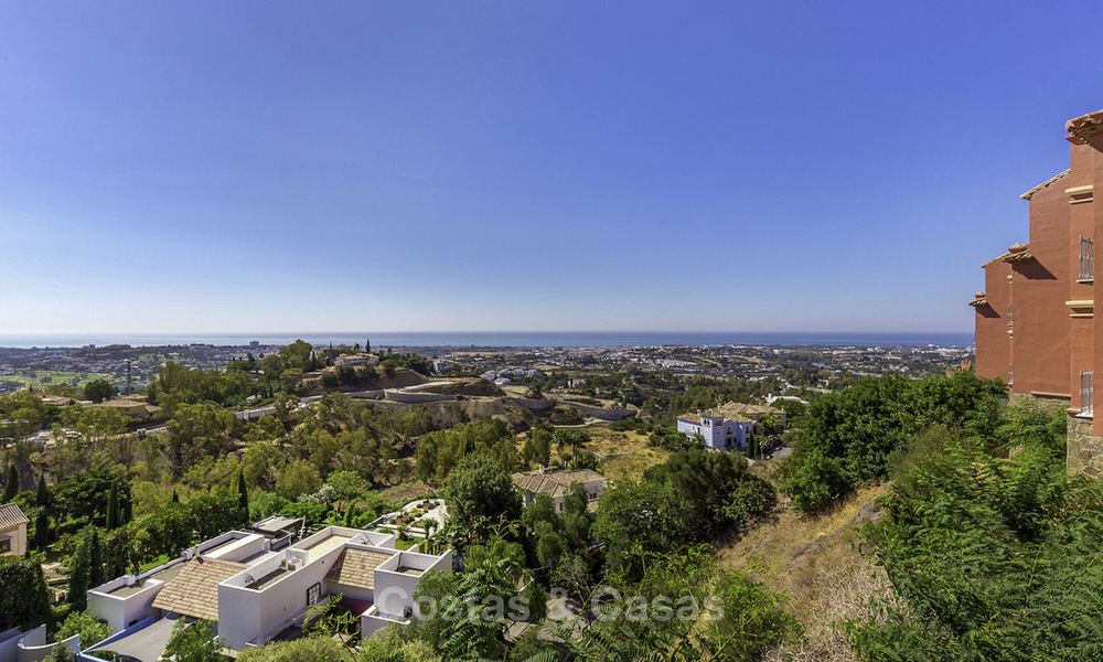 Ruim en gezellig appartement met panoramisch uitzicht op zee te koop, Benahavis - Marbella 18355