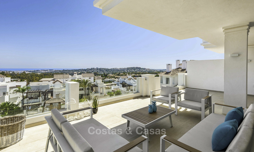 Nieuw ruim luxe appartment te koop met zeezicht in een exclusief complex in Nueva Andalucia te Marbella 18445