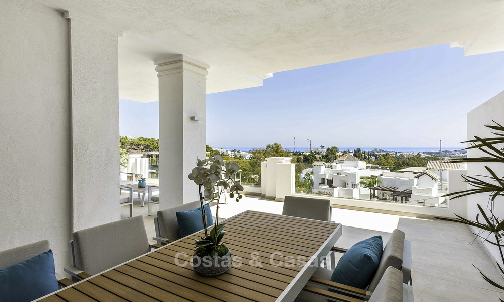 Nieuw ruim luxe appartment te koop met zeezicht in een exclusief complex in Nueva Andalucia te Marbella 18447