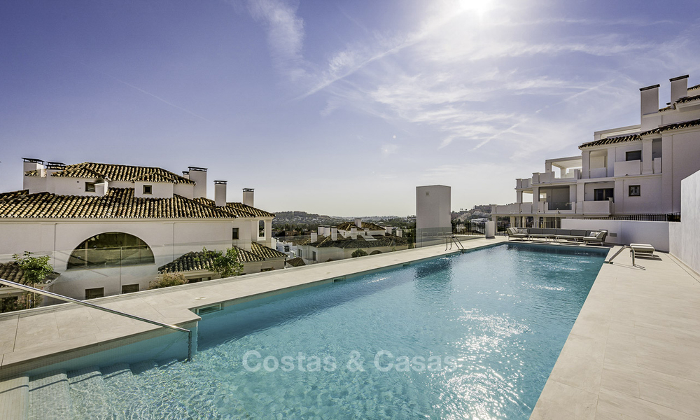 Nieuw ruim luxe appartment te koop met zeezicht in een exclusief complex in Nueva Andalucia te Marbella 18464