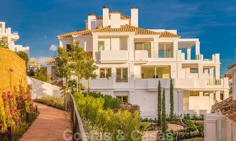 Nieuw ruim luxe appartment te koop met zeezicht in een exclusief complex in Nueva Andalucia te Marbella 31992