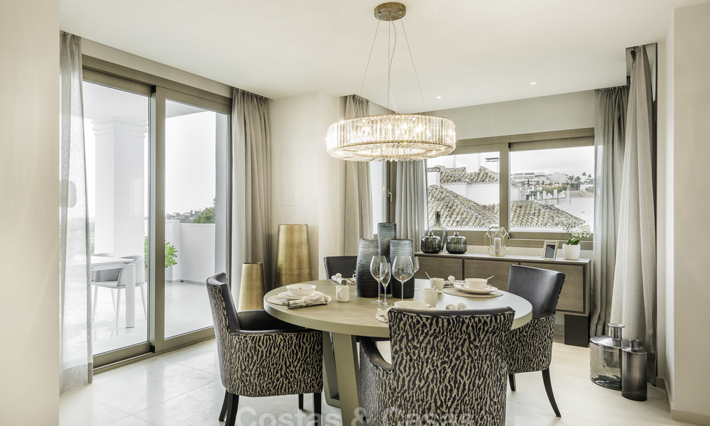 Nieuw luxe penthouse te koop met panoramisch zeezicht in een exclusief complex in Nueva Andalucia te Marbella 18486