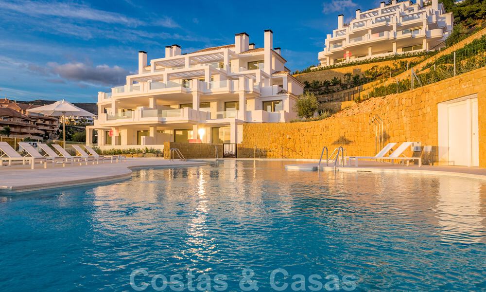 Nieuw luxe penthouse te koop met panoramisch zeezicht in een exclusief complex in Nueva Andalucia te Marbella 32005