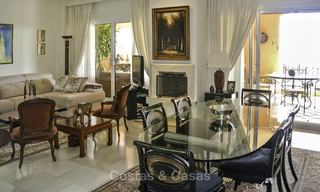 Charmant penthouse appartement in een gegeerde luxe urbanisatie te koop, Nueva Andalucia, Marbella 18611 