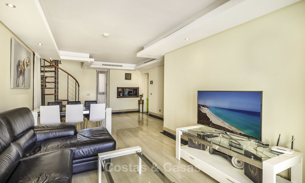 Modern penthouse appartement met privé zwembad te koop direct aan het strand, New Golden Mile, Estepona 18641