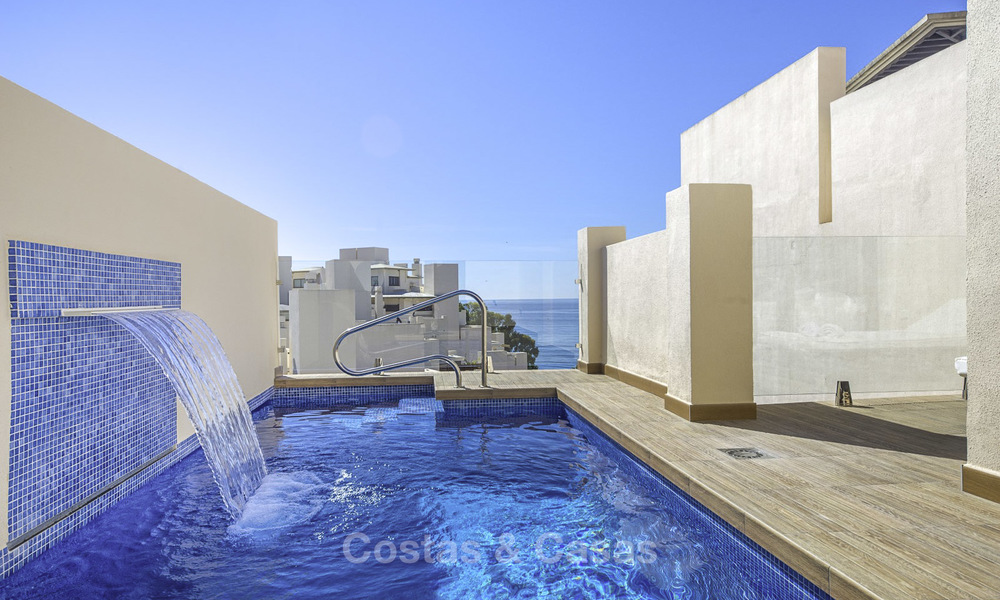 Modern penthouse appartement met privé zwembad te koop direct aan het strand, New Golden Mile, Estepona 18650
