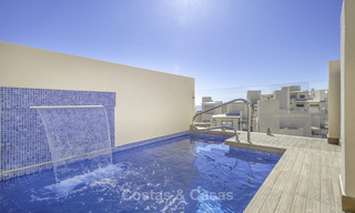 Modern penthouse appartement met privé zwembad te koop direct aan het strand, New Golden Mile, Estepona 18651 