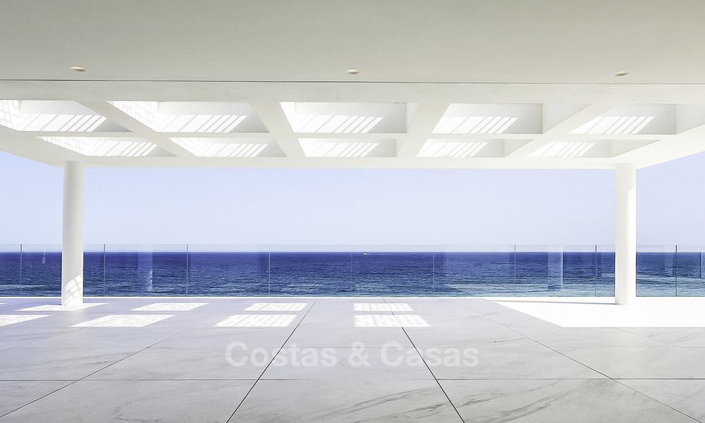 Exclusief nieuw design penthouse direct aan het strand te koop, instapklaar, op de New Golden Mile, Marbella - Estepona 18846