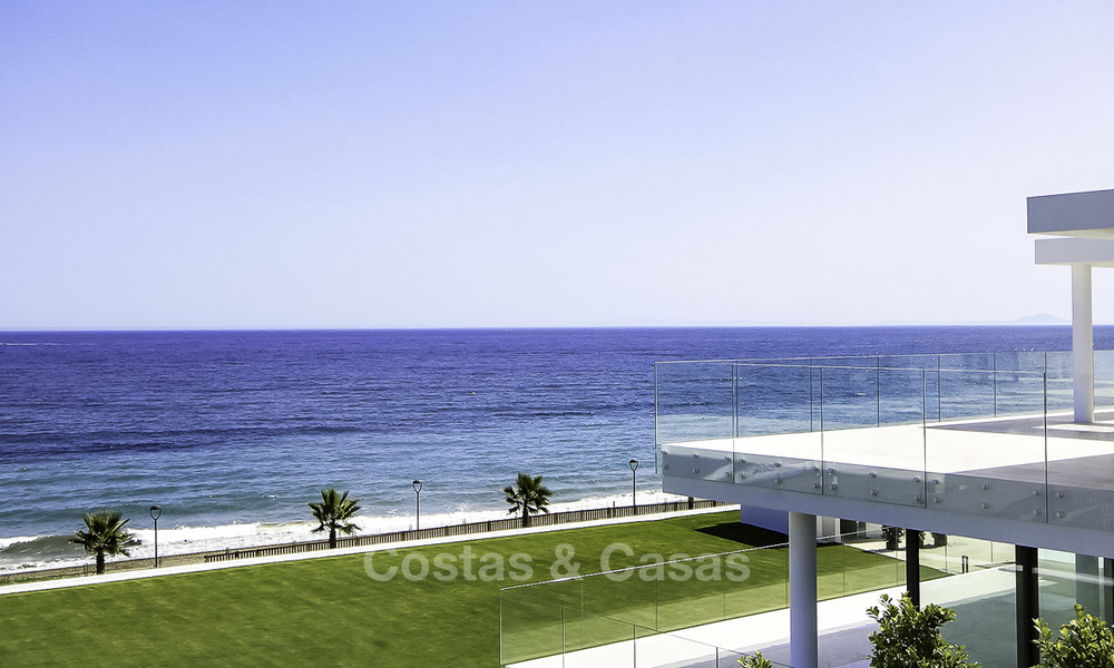 Exclusief nieuw design penthouse direct aan het strand te koop, instapklaar, op de New Golden Mile, Marbella - Estepona 18847