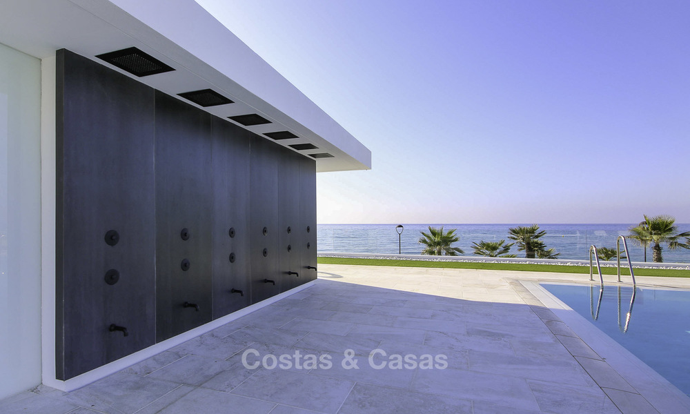 Exclusief nieuw design penthouse direct aan het strand te koop, instapklaar, op de New Golden Mile, Marbella - Estepona 18882