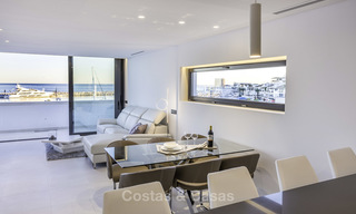 Prachtig, volledig gerenoveerd, luxe penthouse appartement te koop in de jachthaven van Puerto Banus, Marbella 19008 