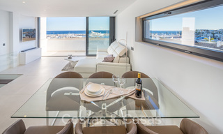 Prachtig, volledig gerenoveerd, luxe penthouse appartement te koop in de jachthaven van Puerto Banus, Marbella 19249 
