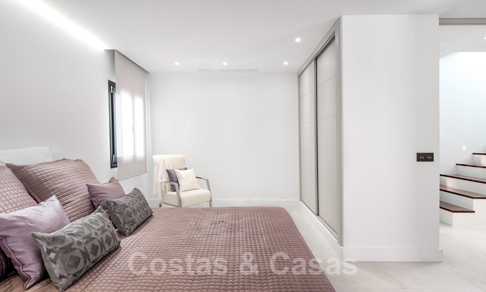 Prachtig, volledig gerenoveerd, luxe penthouse appartement te koop in de jachthaven van Puerto Banus, Marbella 28521