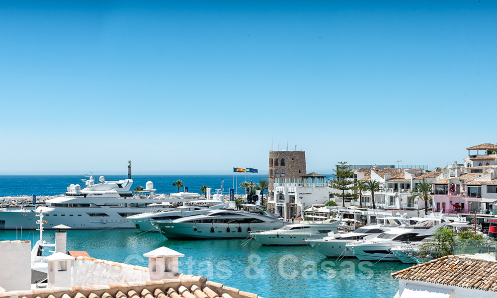 Prachtig, volledig gerenoveerd, luxe penthouse appartement te koop in de jachthaven van Puerto Banus, Marbella 28522