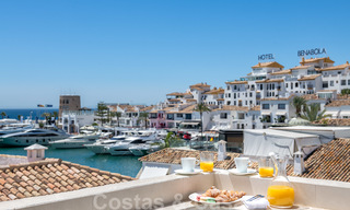 Prachtig, volledig gerenoveerd, luxe penthouse appartement te koop in de jachthaven van Puerto Banus, Marbella 28523 