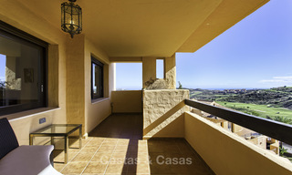 Zeer ruim en modern penthouse appartement te koop, aan de golfbaan en met panoramische uitzichten, te Mijas, Costa del Sol 19021 