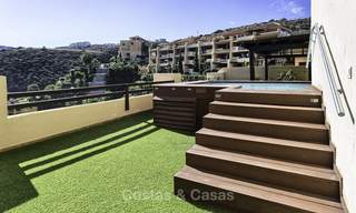 Zeer ruim en modern penthouse appartement te koop, aan de golfbaan en met panoramische uitzichten, te Mijas, Costa del Sol 19049 