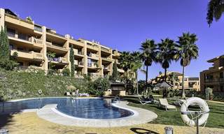 Zeer ruim en modern penthouse appartement te koop, aan de golfbaan en met panoramische uitzichten, te Mijas, Costa del Sol 19066 