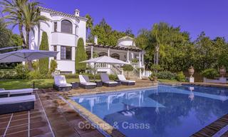 Charmante Italiaanse rustieke villa op een dubbel perceel te koop, volledig gerenoveerd, Marbella - Estepona 19298 
