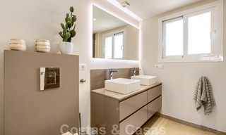 Mooi, volledig gerenoveerd eerstelijns strand penthouse appartement met prachtig zeezicht te koop, West-Estepona 26817 
