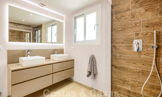 Mooi, volledig gerenoveerd eerstelijns strand penthouse appartement met prachtig zeezicht te koop, West-Estepona 26818 