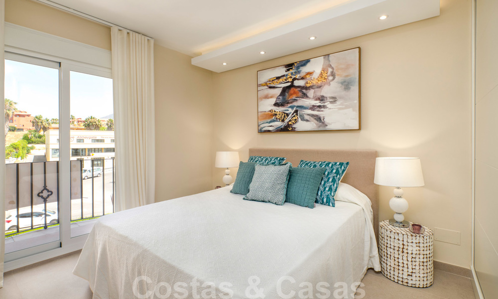Mooi, volledig gerenoveerd eerstelijns strand penthouse appartement met prachtig zeezicht te koop, West-Estepona 26819