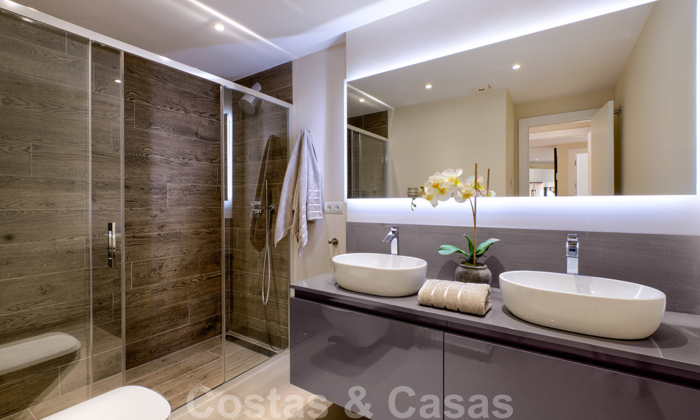 Mooi, volledig gerenoveerd eerstelijns strand penthouse appartement met prachtig zeezicht te koop, West-Estepona 26821