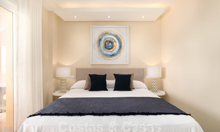 Mooi, volledig gerenoveerd eerstelijns strand penthouse appartement met prachtig zeezicht te koop, West-Estepona 26822 