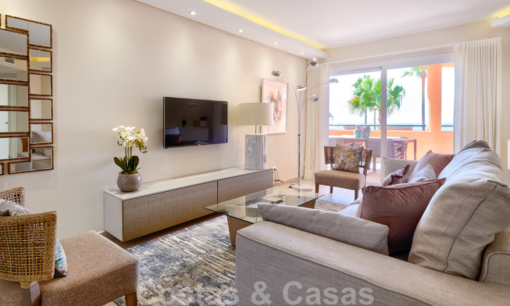 Mooi, volledig gerenoveerd eerstelijns strand penthouse appartement met prachtig zeezicht te koop, West-Estepona 26824