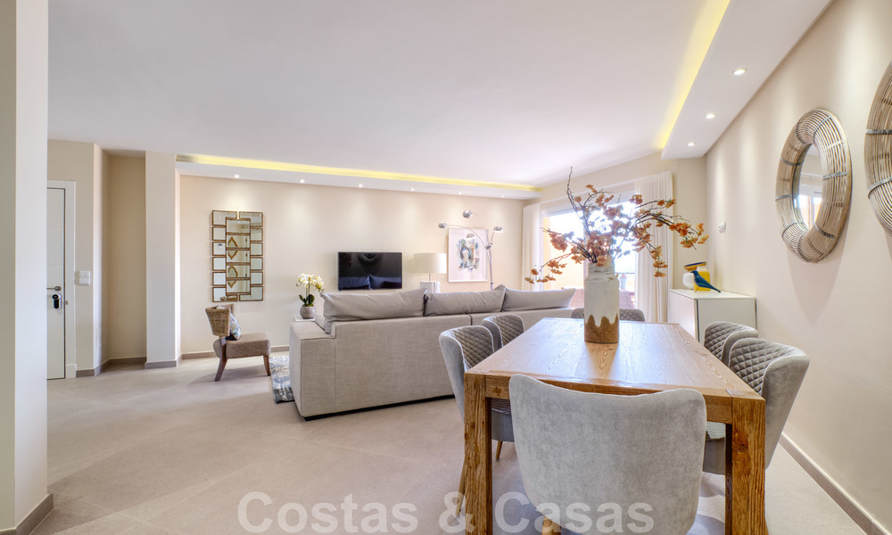 Mooi, volledig gerenoveerd eerstelijns strand penthouse appartement met prachtig zeezicht te koop, West-Estepona 26826